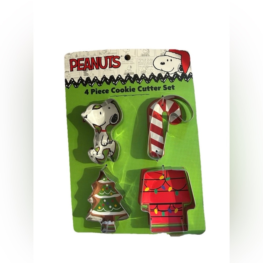 Peanuts Snoopy Holiday 4-Piece Cookie Cutter Set